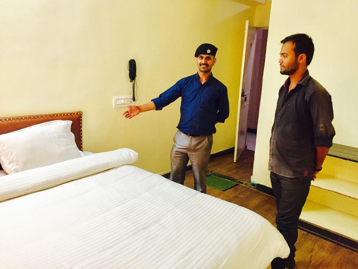 Hotel Ashirwad ウダイプル エクステリア 写真
